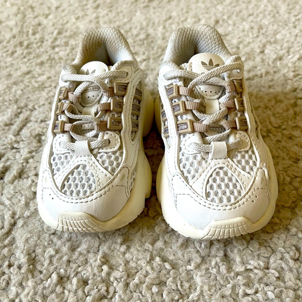 Adidas  Baby Girl Ozmillen Sneakers Elastic Laces Shoes Size 5 White